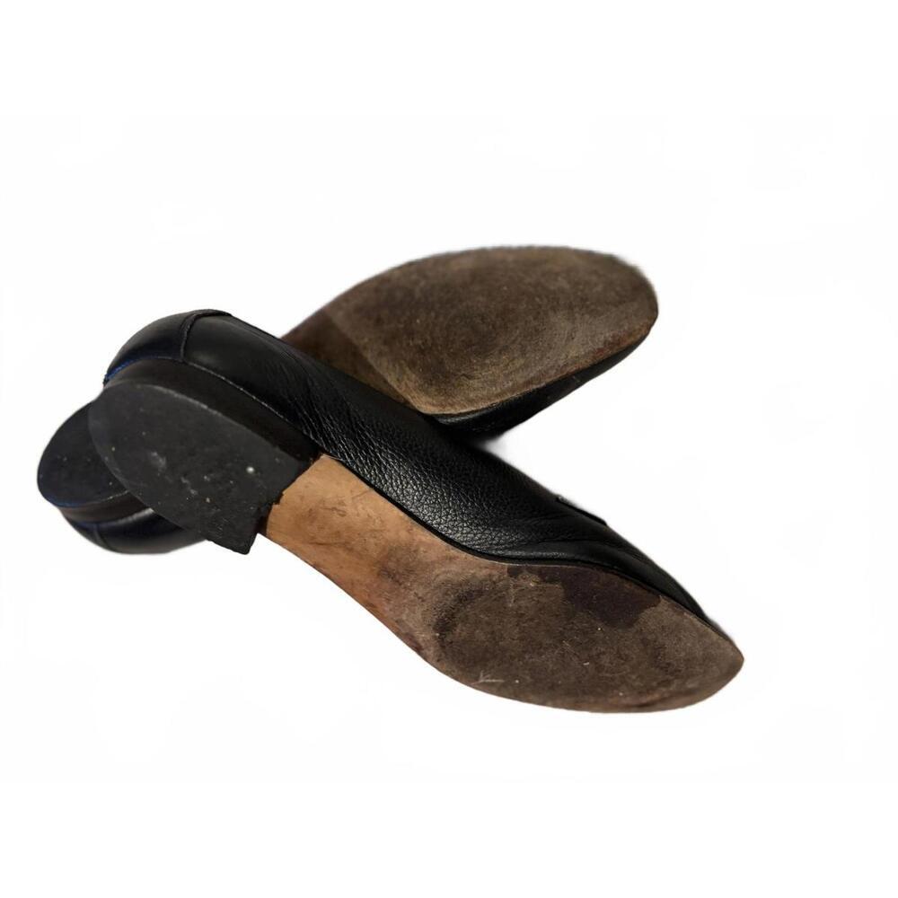 Salvatore Ferragamo Women's Leather Loafers with Gold Detail - Picture 6 of 6